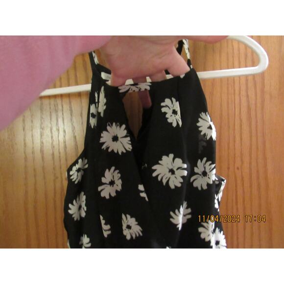 Daisy-Patterned Black Dress – Soft & Stylish, Medium - Picture 5 of 7
